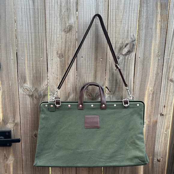 Line of trade Weekender 13x21 Green Canvas Men's Bag with Brown Accents - Picture 1 of 12